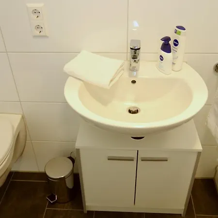 Unique Zentrale Moderne 2 Zimmer Wohnung Nahe Dem Park *