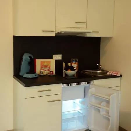 Unique Zentrale Moderne 2 Zimmer Wohnung Nahe Dem Park *