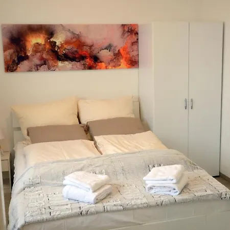 Unique Zentrale Moderne 2 Zimmer Wohnung Nahe Dem Park Apartment